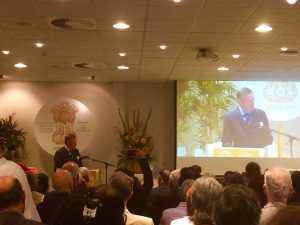 Ayurveda congres Leiden 3 sept. toespraak minister Bruins. Foto Tweet Mahesvar
